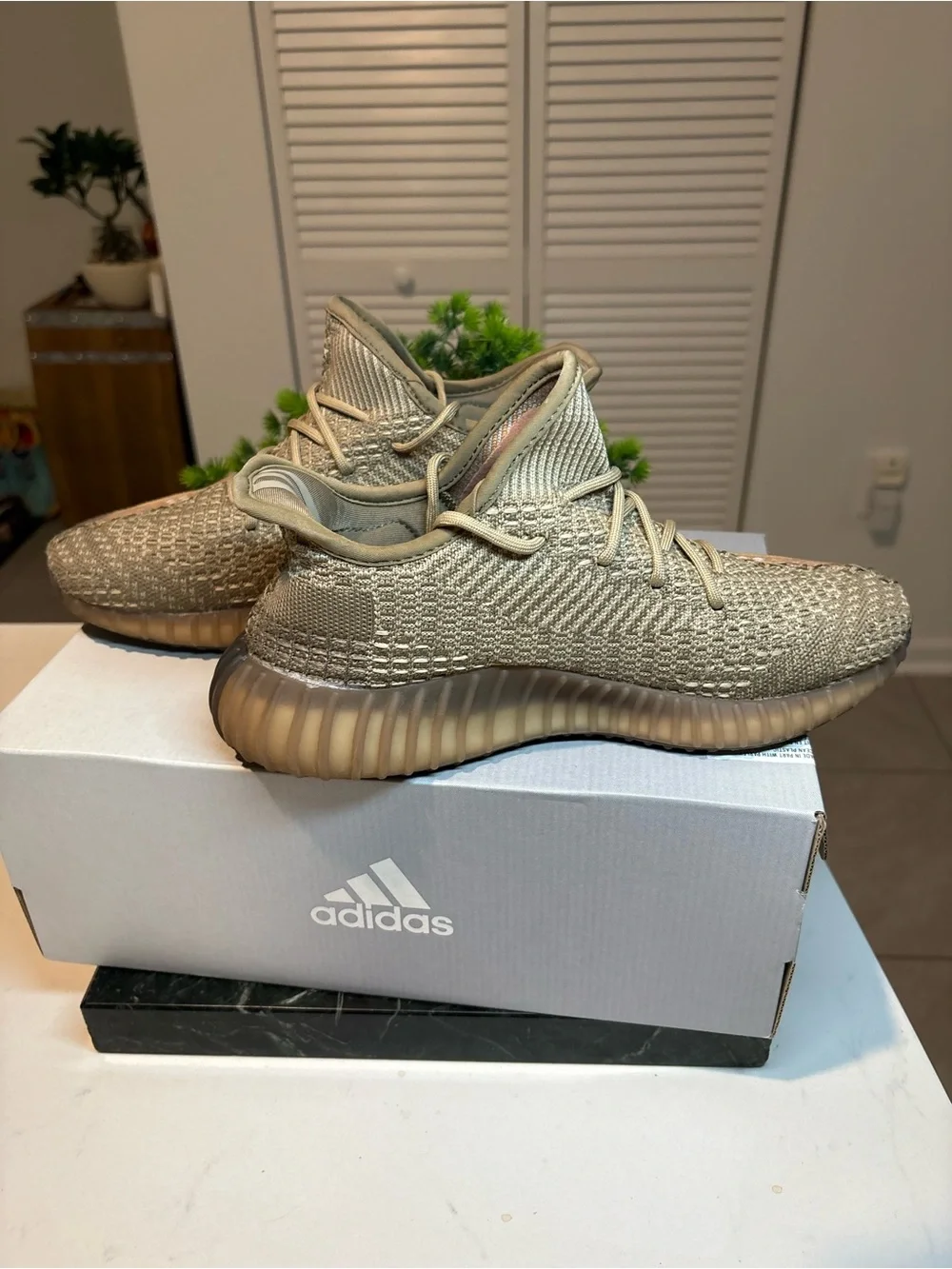 Adidas Yeezy Boost 350 V2 Dessert Tan Men’s size 7 sneakers *Rare*